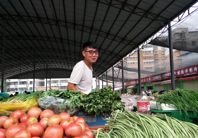 Dùng kinh nghiệm 20 năm bán rau để đầu tư chứng khoán, người đàn ông lãi liên tục trong suốt 15 năm: Không tìm mây trên trời mà đào vàng dưới đất - Ảnh 1.