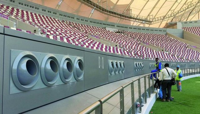5 công nghệ cao tại World Cup 2022: Làm mát sân vận động, người khiếm thị cũng trải nghiệm bóng đá - Ảnh 1.