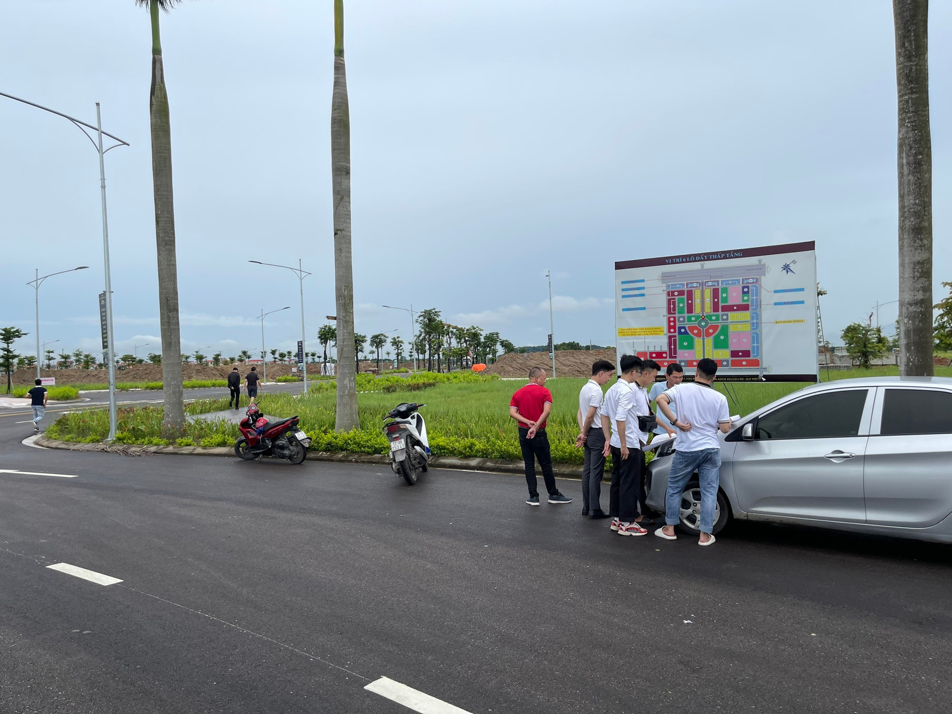 Câu cửa miệng của nhà đầu tư bất động sản lúc này: “Hết tiền rồi, đừng anh gọi nữa!” - Ảnh 1.