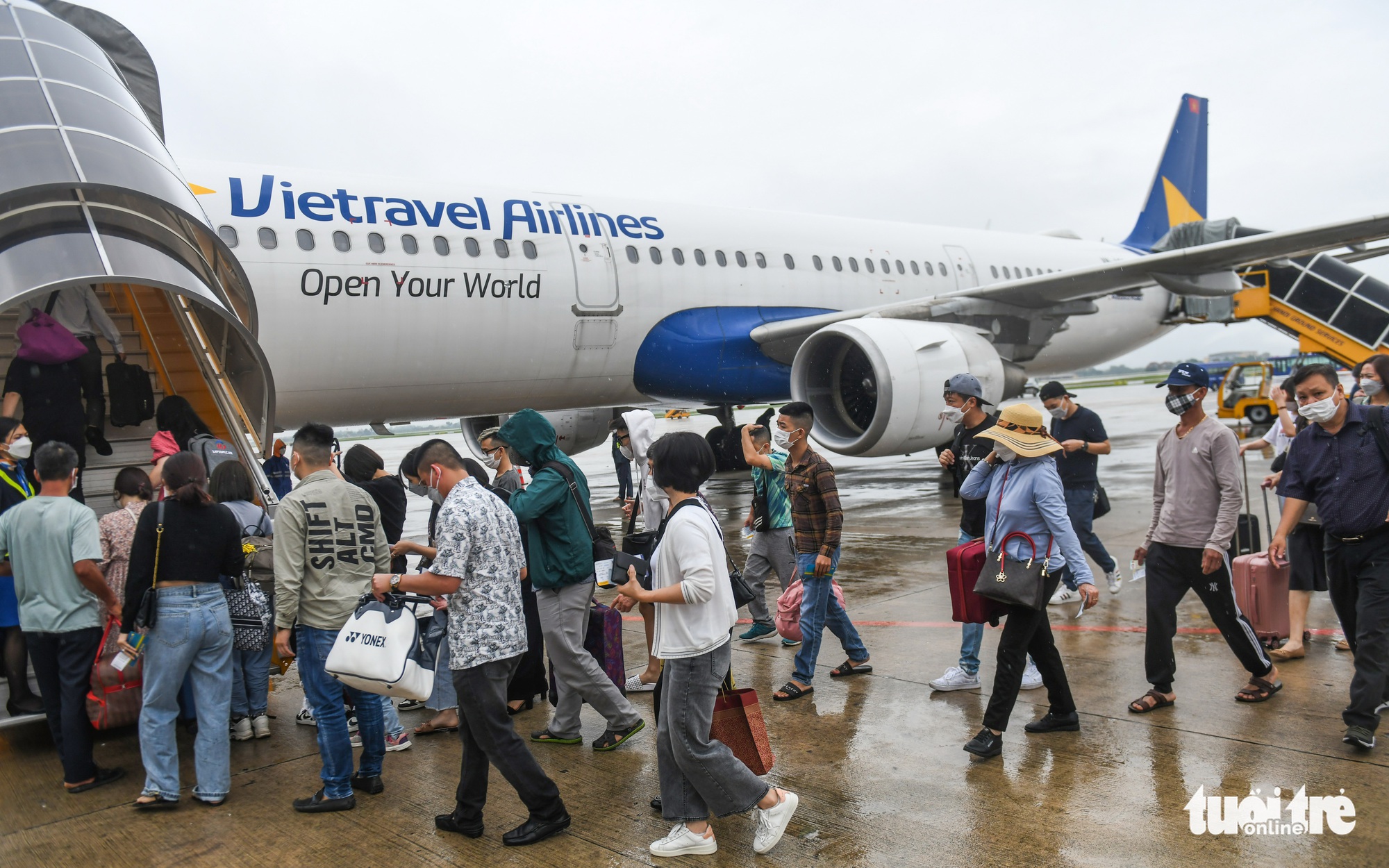 Vé máy bay Tết tăng giá mạnh, hành khách bày chiêu bay vòng Thái Lan về Hà Nội rẻ hơn - Ảnh 2.