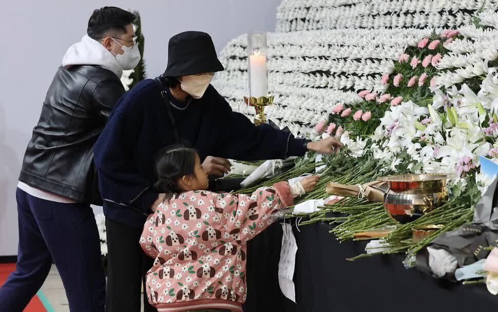 Những hình ảnh về thảm họa đám đông tại Itaewon gần đây đã khiến nhiều người bị chấn thương tâm lý. - Ảnh 1.
