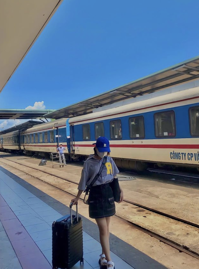 Những ga tàu lửa ở Việt Nam đẹp như trên phim, có nơi còn trở thành địa điểm du lịch nổi tiếng - Ảnh 2.