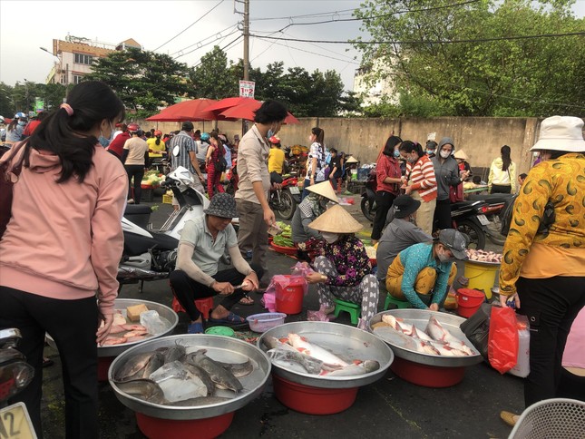 Công nhân chật vật mưu sinh cuối năm-Kỳ 2: Chịu đựng, thắt lưng buộc bụng - Ảnh 2.