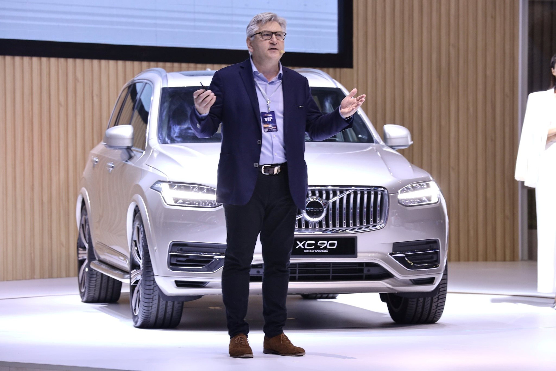 Người Việt ngày càng ưa chuộng 'xe xanh’: Volvo liên tục giới thiệu các dòng hybrid, Mercedes–Benz bắt đầu bán xe thuần điện - Ảnh 3.