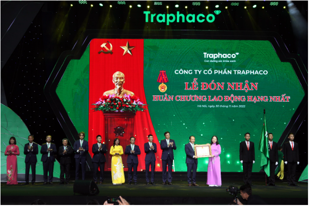 Công ty Cổ phần Traphaco kỷ niệm 50 năm ngày truyền thống và đón nhận Huân chương Lao động hạng Nhất - Ảnh 1.