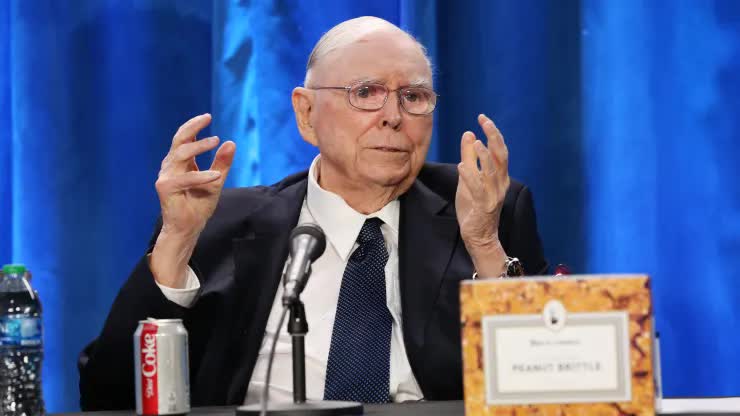 Charlie Munger: Cánh tay phải từng đố kỵ với Warren Buffett đã vượt qua sự ganh ghét về giàu có như thế nào? - Ảnh 1.