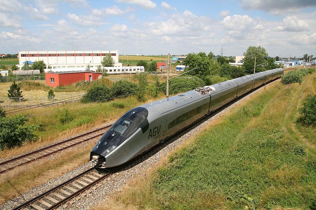 Nhật Bản ngỏ ý hợp tác với Việt Nam làm đường sắt tốc độ cao - Ảnh 1.