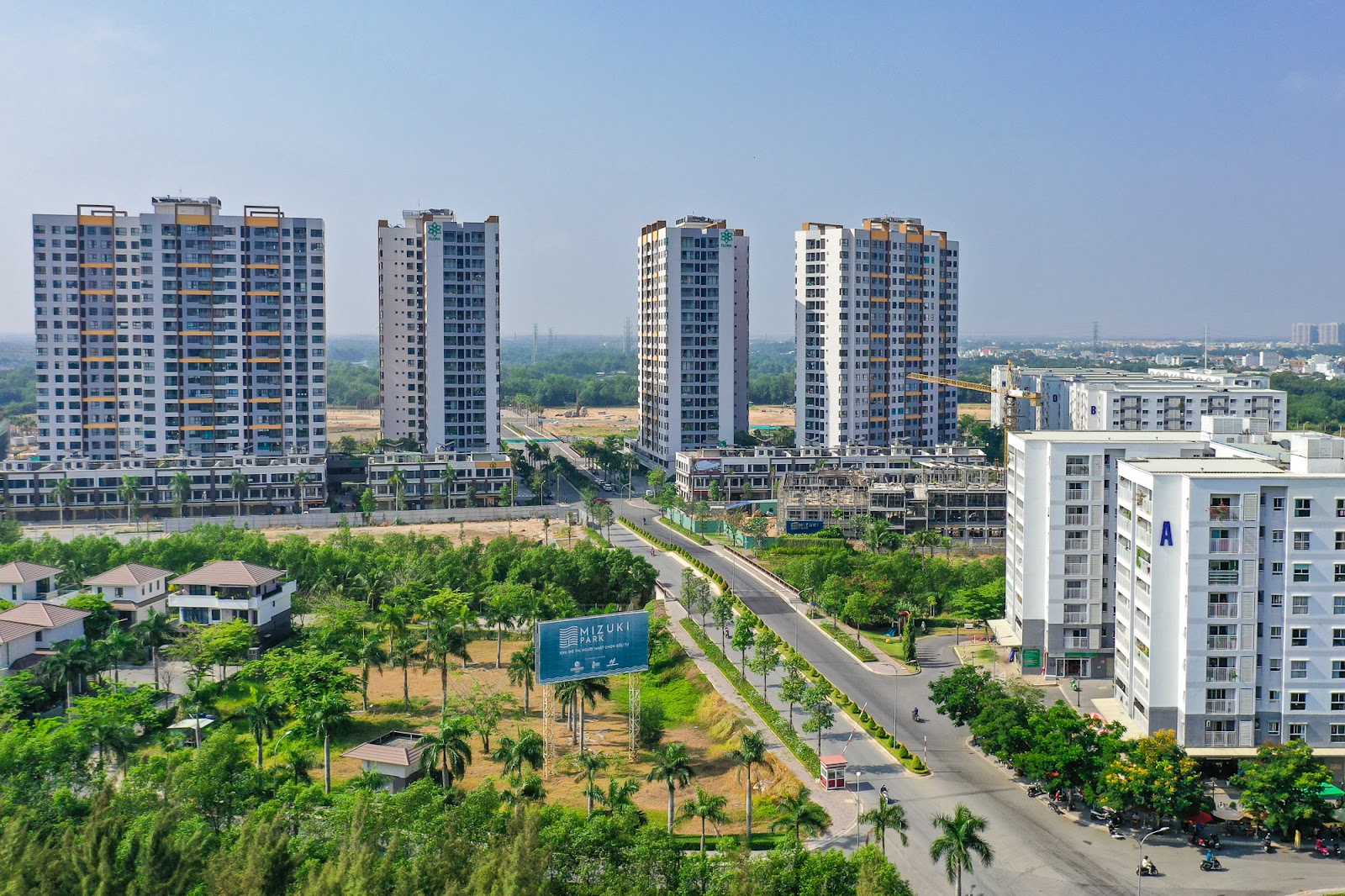 Diện mạo huyện đông dân nhất Việt Nam muốn trở thành thành phố - Ảnh 4.