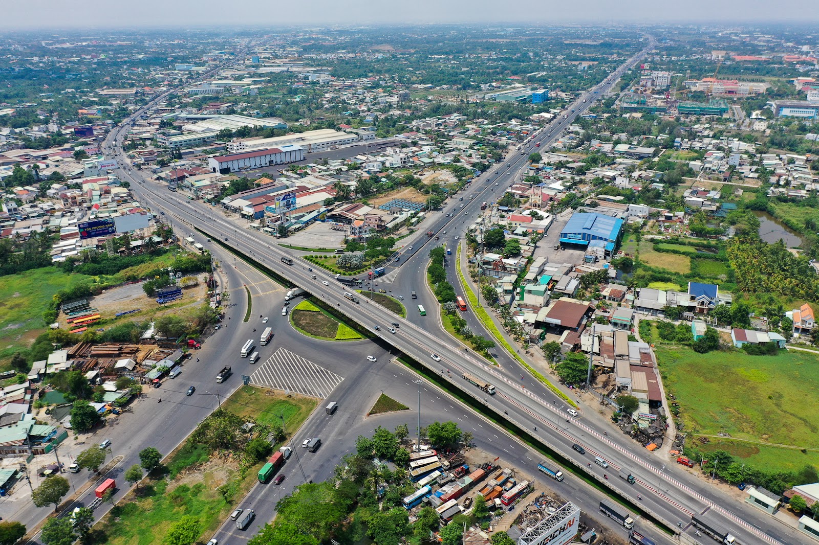 Diện mạo huyện đông dân nhất Việt Nam muốn trở thành thành phố - Ảnh 7.