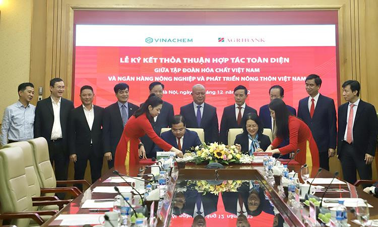 Tập đoàn hoá chất Việt Nam và Agribank ký hợp đồng hợp tác toàn diện - Ảnh 1.