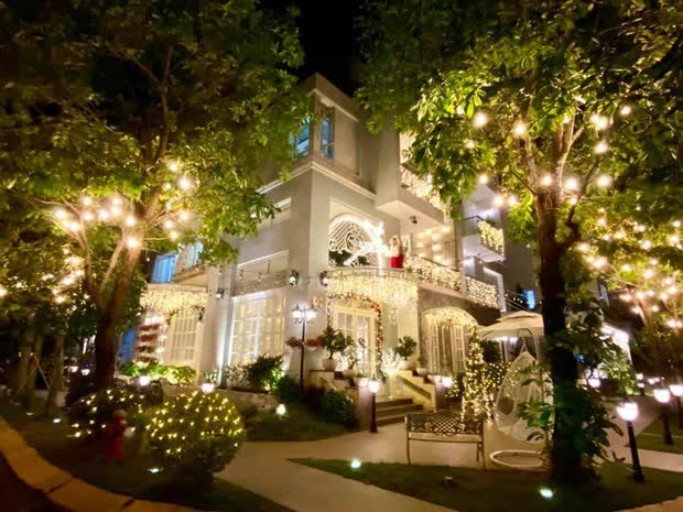 Những sao Việt 'chi bạo' trang trí nhà mùa Noel - Ảnh 5. Những sao Việt 'chi bạo' trang trí nhà mùa Noel - Ảnh 5.
