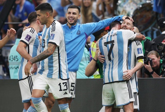 Toả sáng giúp Argentina vào chung kết World Cup 2022, Messi lập nên nhiều kỷ lục mới - Ảnh 1.
