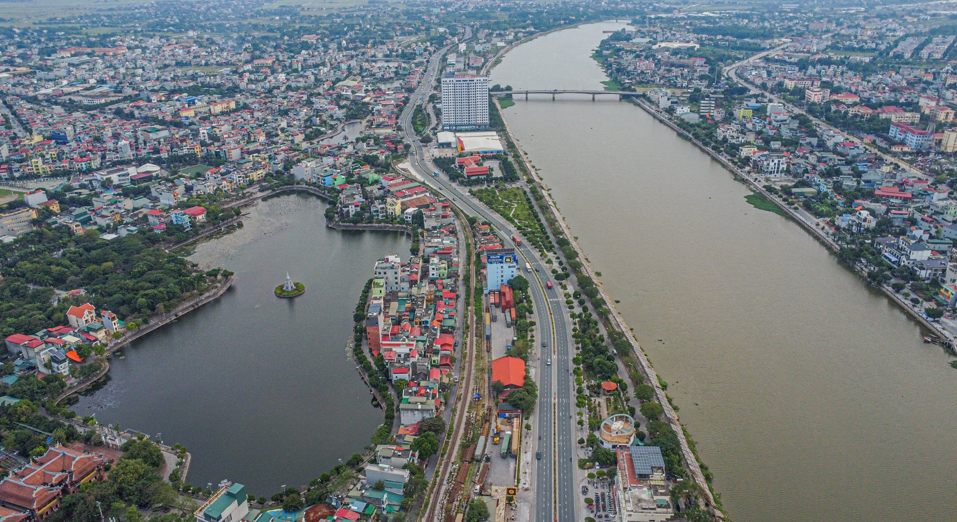 Tỉnh nhỏ thứ 2 Việt Nam nhưng thu ngân sách bằng 7 tỉnh khác cộng lại - Ảnh 2.