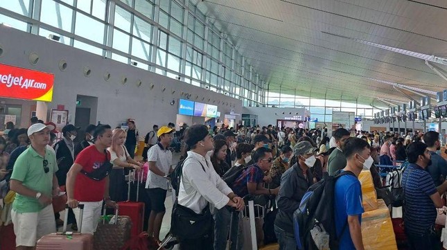 Hàng nghìn khách du lịch đang mắc kẹt ở Phú Quốc - Ảnh 5.