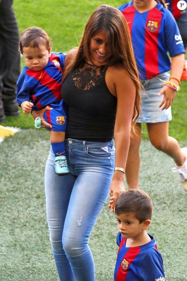 Messi's wife is very rich but only wears cheap, popular clothes - Photo 5.