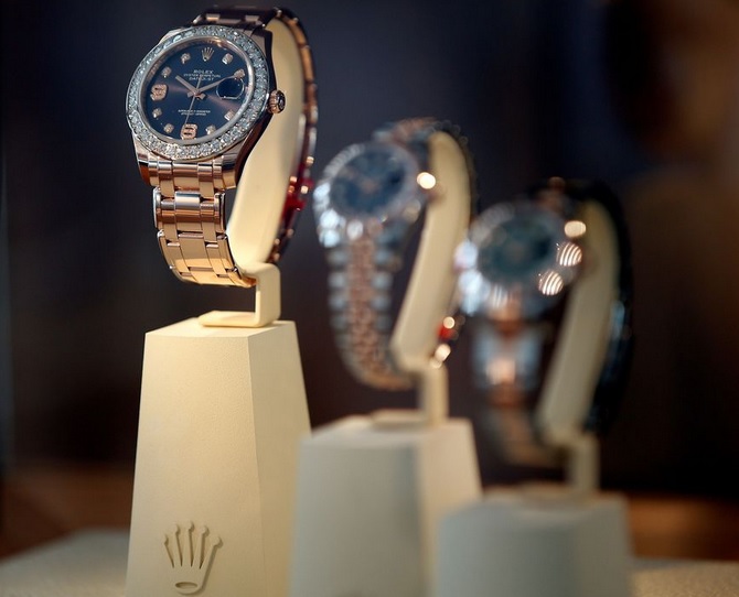 Lý do nhiều người sợ đeo đồng hồ xa xỉ Rolex, Patek Philippe tại châu Âu - Ảnh 1.