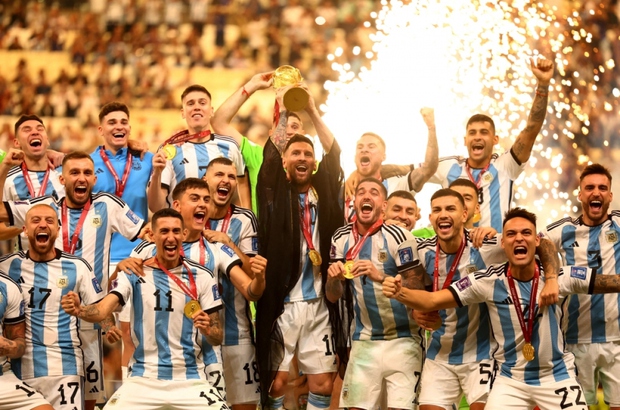 Messi, tâm thư, vô địch, World Cup 2022: Hãy cùng đón xem hình ảnh đầy cảm xúc của Messi khi viết tâm thư chia sẻ cảm nhận về chức vô địch World Cup 2022 của Argentina. Siêu sao này đã có một giải đấu tuyệt vời, và chúng ta sẽ được chứng kiến những khoảnh khắc đáng nhớ khi xem ảnh.