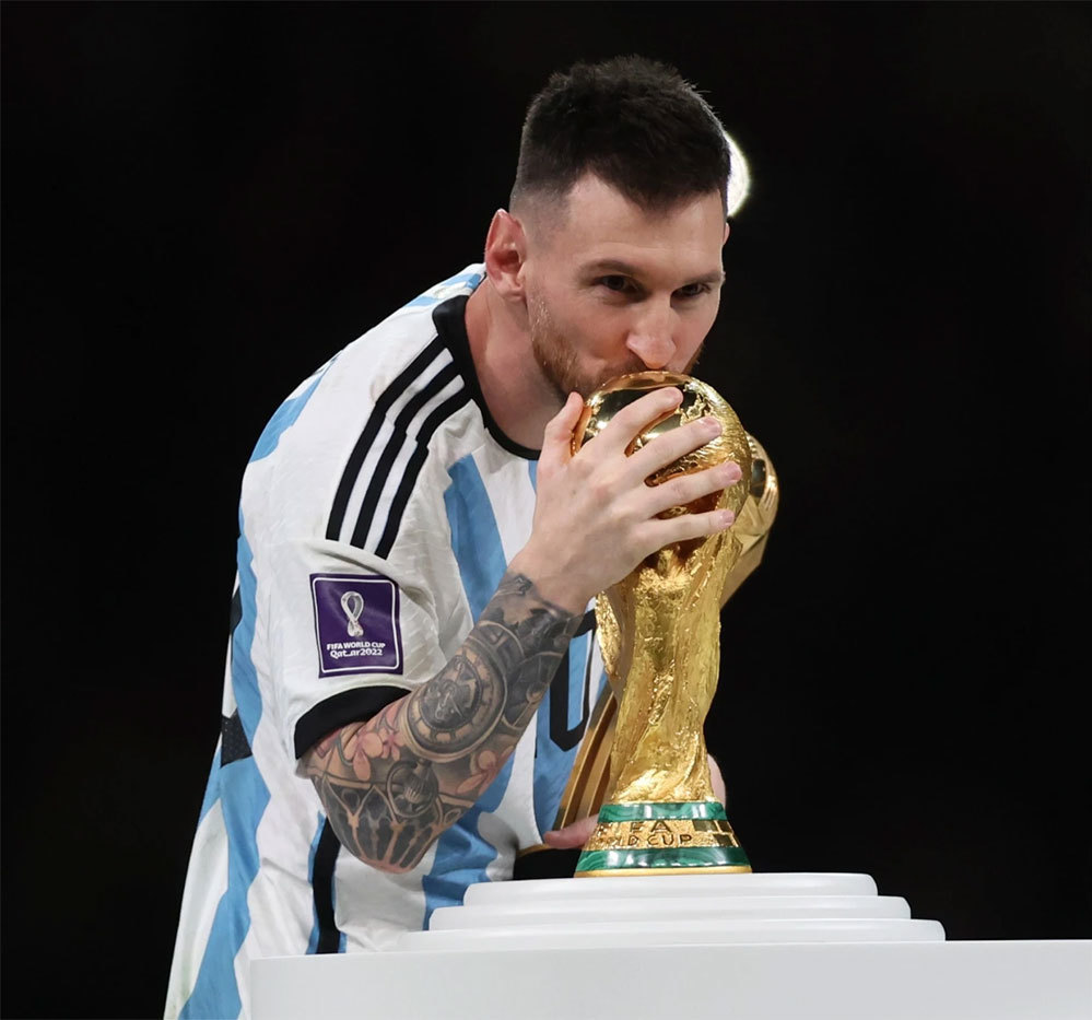 Giải mã 'lá bùa' đỏ bí ẩn giúp Messi giành được chức vô địch World Cup cuối cùng trong sự nghiệp của mình - Ảnh 10. Giải mã 'lá bùa' đỏ bí ẩn giúp Messi giành được chức vô địch World Cup cuối cùng trong sự nghiệp của mình - Ảnh 10.