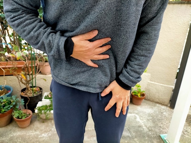 Nam đầu bếp 24 tuổi phải cắt bỏ dạ dày vì ung thư chua xót kể lại 3 thói quen gây bệnh tưởng lạ mà rất quen - Ảnh 1. Nam đầu bếp 24 tuổi phải cắt bỏ dạ dày vì ung thư chua xót kể lại 3 thói quen gây bệnh tưởng lạ mà rất quen - Ảnh 1.