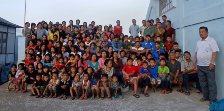 Ngỡ ngàng với gia đình đông nhất thế giới với 181 người: 1 chồng, 39 vợ, 89 người con chưa kể cháu - Ảnh 4.