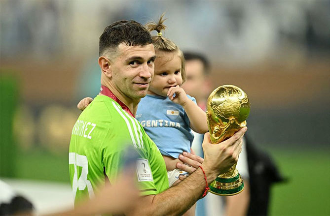 Cuộc sống hôn nhân viên mãn của thủ môn xuất sắc nhất World Cup 2022 - Ảnh 5.