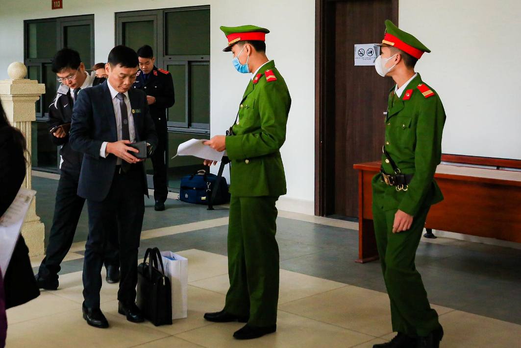 Thắt chặt an ninh tại phiên tòa xử cựu bí thư, chủ tịch Đồng Nai nhận hối lộ - Ảnh 16.