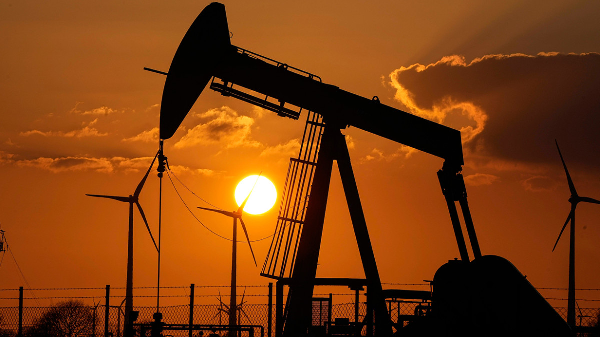 OilPrice: Kỷ nguyên dầu giá rẻ đã &quot;kết thúc vĩnh viễn&quot;, OPEC đang hụt hàng triệu thùng mỗi ngày và điều đó sẽ không thay đổi - Ảnh 2.