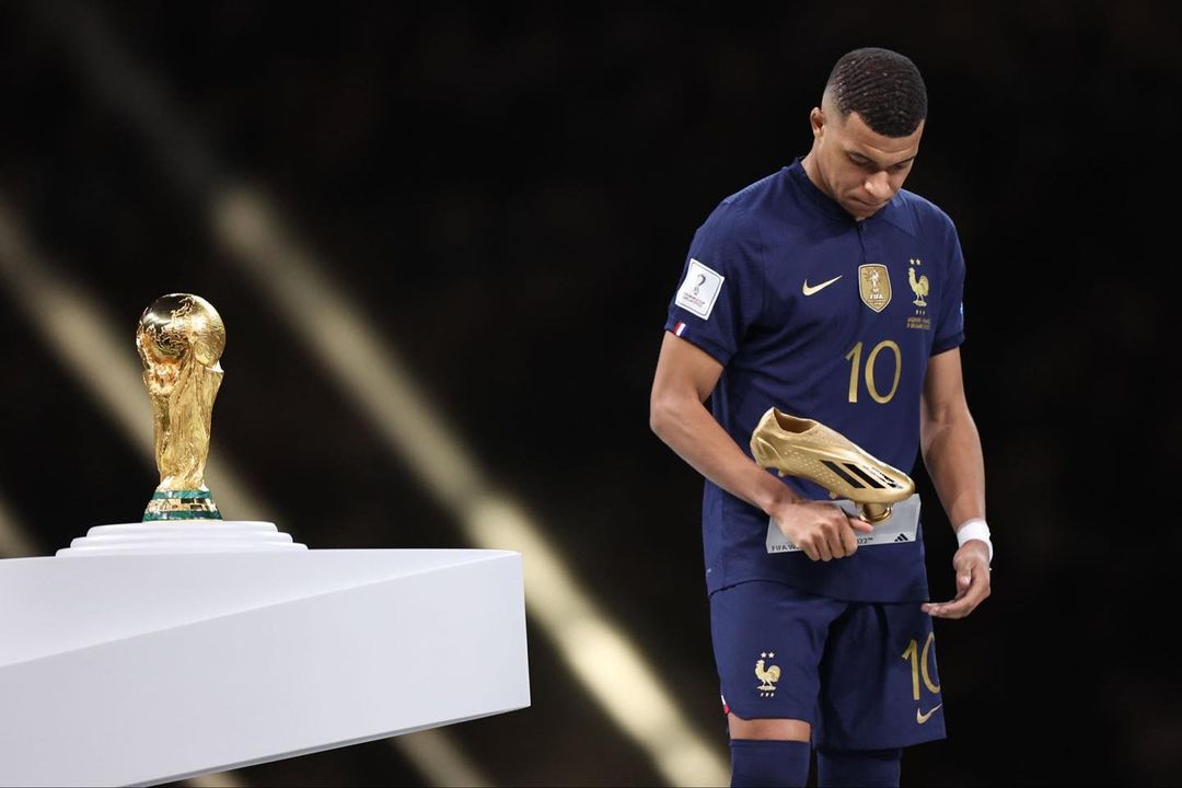 Gạt nỗi buồn chung kết World Cup, Kylian Mbappé mừng sinh nhật tuổi 24 - Ảnh 3.