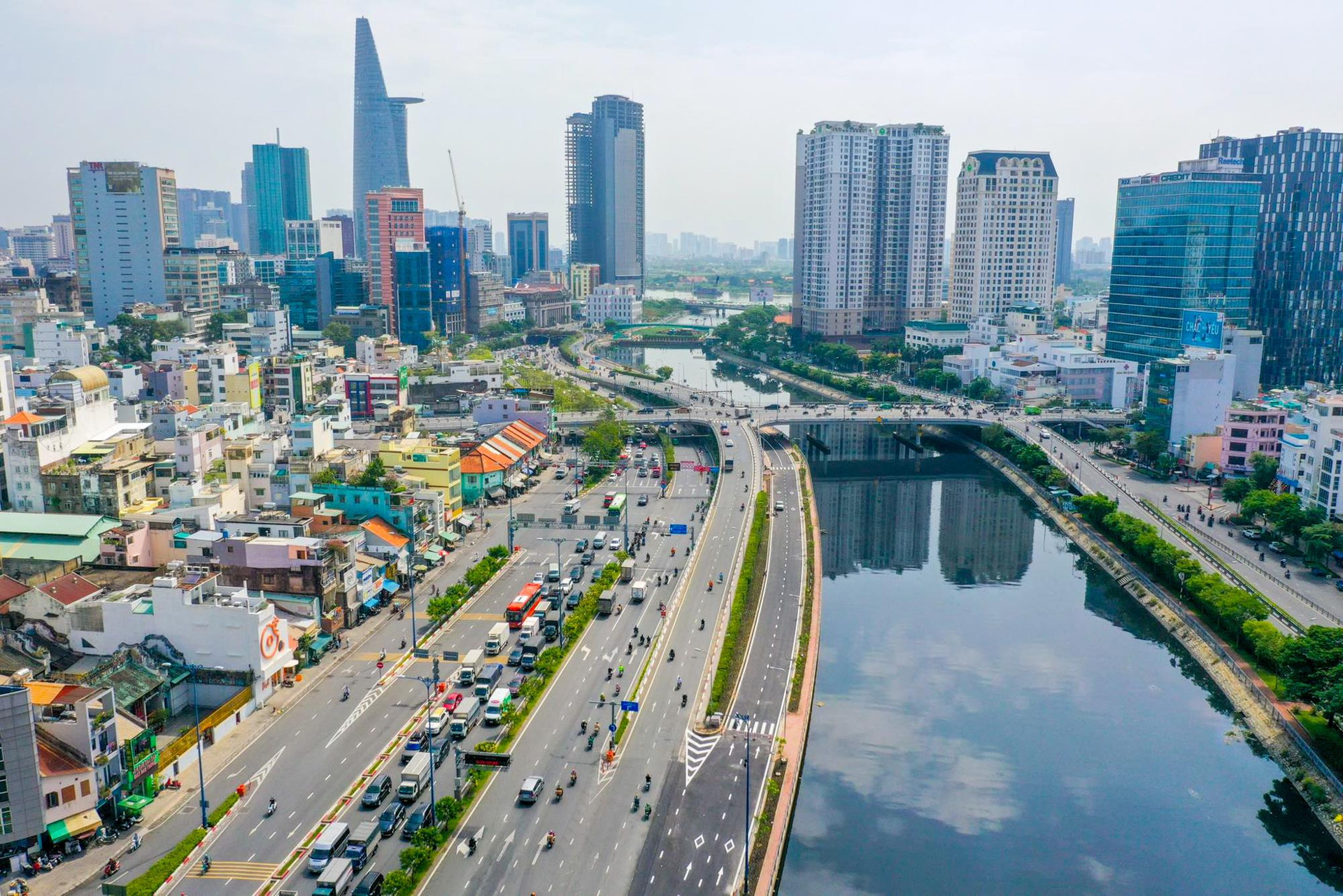 HSBC: GDP Việt Nam tăng trưởng 8,1% năm 2022, nhưng cần chuẩn bị cho thời kỳ xuất khẩu ''ngủ đông'' do xuất hàng điện tử, máy móc, may mặc... đều suy giảm - Ảnh 1.