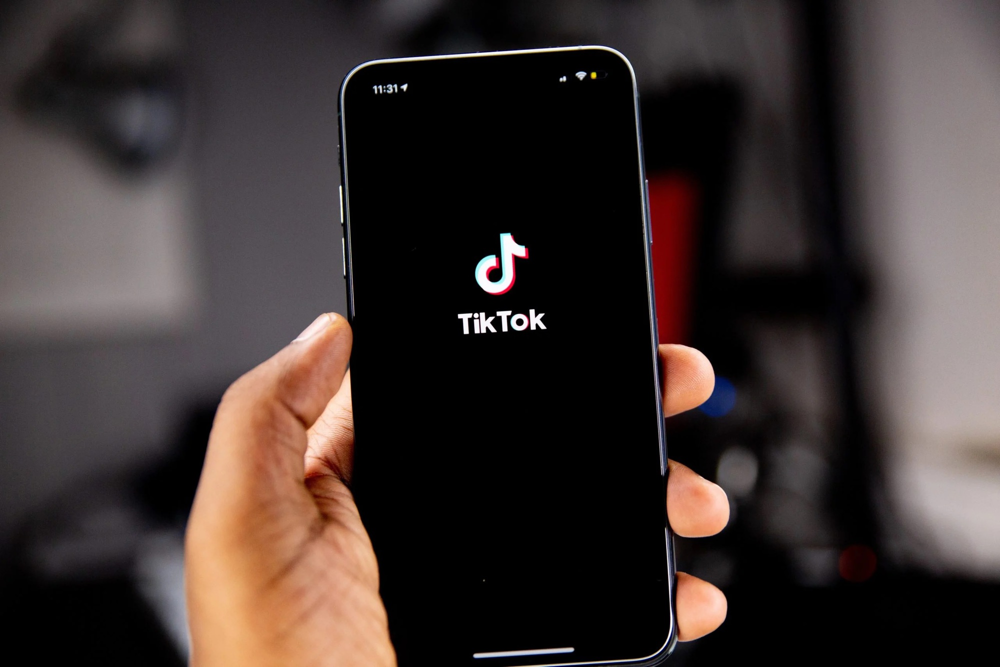 TikTok lần đầu tiết lộ cách đề xuất video cho người dùng - Ảnh 1.