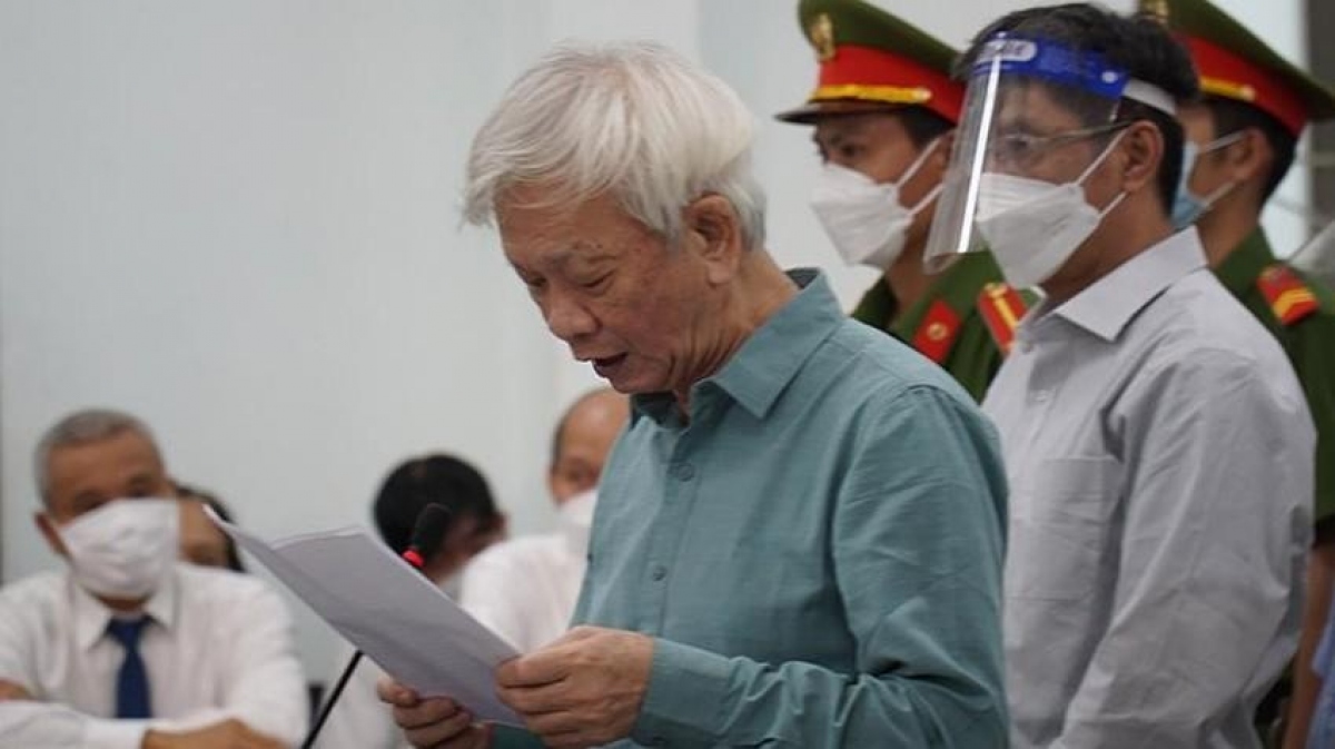 3 cựu lãnh đạo tỉnh Khánh Hòa tiếp tục hầu tòa liên quan đến “đất vàng” - Ảnh 2.