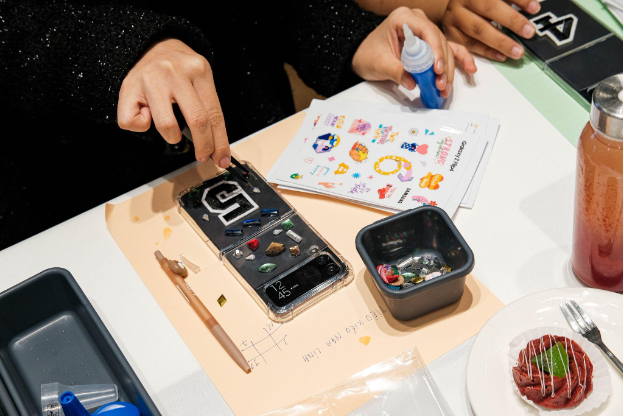 Cách Samsung dần khiến Galaxy Z Flip4 trở nên gần gũi hơn với giới trẻ - Ảnh 2.