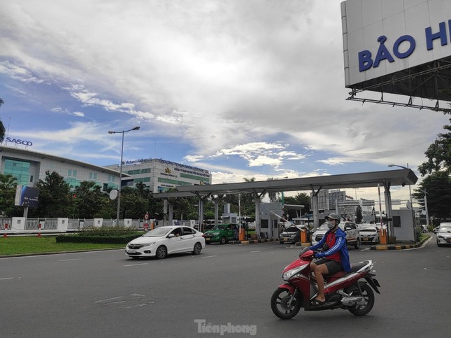 Hình ảnh 'điểm nóng' sân bay Tân Sơn Nhất trước cao điểm Tết - Ảnh 11.