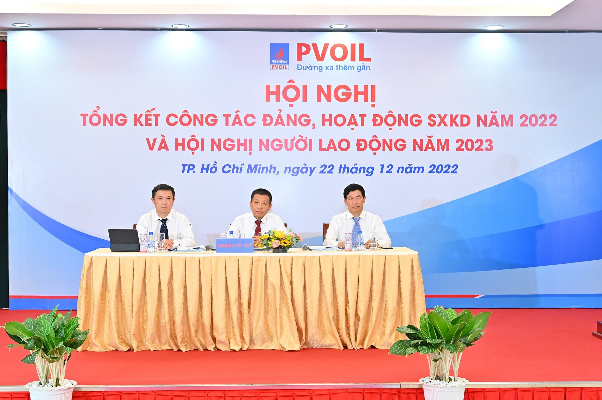 Sau PV Gas, thêm một &quot;ông lớn&quot; báo doanh thu năm 2022 vượt 100.000 tỷ đồng lần đầu tiên, nhưng lợi nhuận giảm 18% do giá dầu - Ảnh 1.