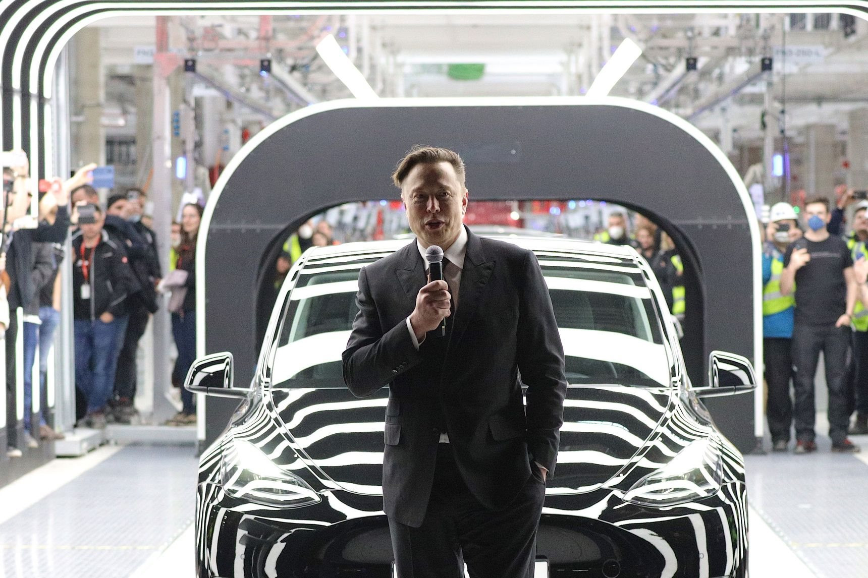 Đánh đổi Tesla để lấy tiền mua Twitter, Elon Musk đang phải trả giá đắt - Ảnh 1.
