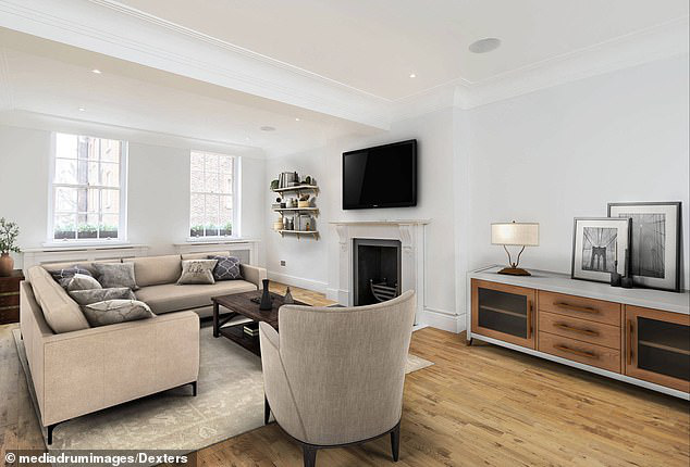 Khám phá ngôi nhà hẹp nhất London được rao bán với giá 4 triệu bảng Anh - Ảnh 1.