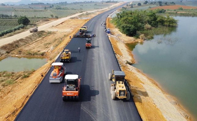 Hai dự án thành phần cao tốc Bắc - Nam đầu tiên tìm được nhà thầu, sắp khởi công - Ảnh 1.