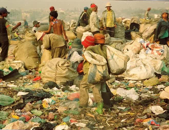Câu chuyện cô bé nhặt rác đổi đời chỉ bằng một nụ cười: Cuộc sống đáng ngưỡng mộ sau 15 năm nỗ lực - Ảnh 2. Câu chuyện cô bé nhặt rác đổi đời chỉ bằng một nụ cười: Cuộc sống đáng ngưỡng mộ sau 15 năm nỗ lực - Ảnh 2.