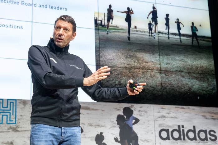 Cơn bĩ cực của Adidas: Ngồi trên đống giày hơn 500 triệu Euro tồn kho, cổ phiếu thấp nhất 6 năm, nội bộ lục đục, CEO bị cách chức - Ảnh 5.