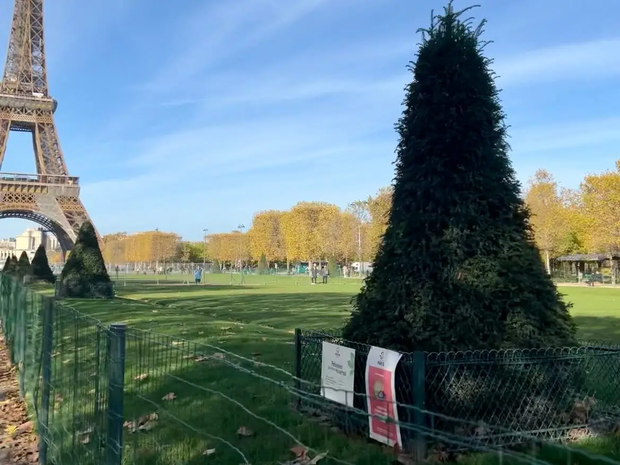 Cứ mong đến Paris xem tháp Eiffel, cô gái nhận ra không bao giờ nên tin ảnh sống ảo - Ảnh 4. Cứ mong đến Paris xem tháp Eiffel, cô gái nhận ra không bao giờ nên tin ảnh sống ảo - Ảnh 4.