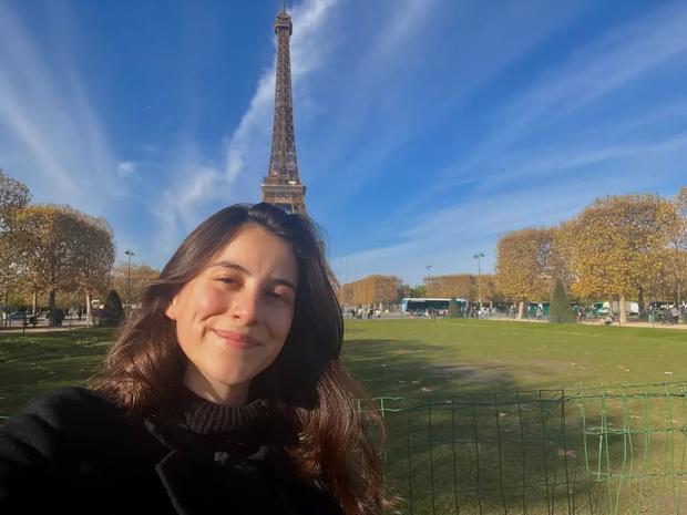 Cứ mong đến Paris xem tháp Eiffel, cô gái nhận ra không bao giờ nên tin ảnh sống ảo - Ảnh 2.