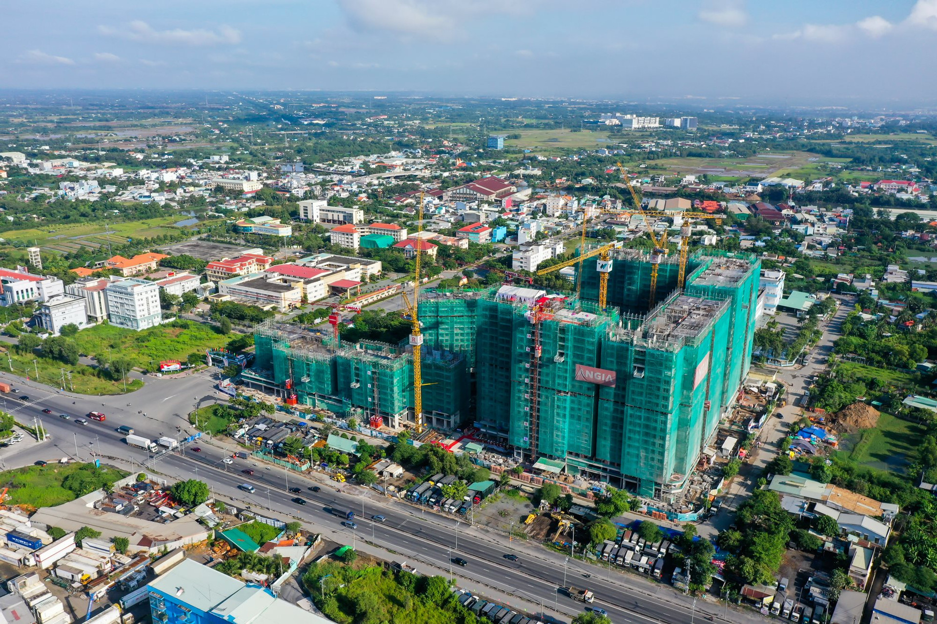 Bất động sản hút gần 4,45 tỷ USD vốn ngoại trong năm 2022 - Ảnh 1. Bất động sản hút gần 4,45 tỷ USD vốn ngoại trong năm 2022 - Ảnh 1.
