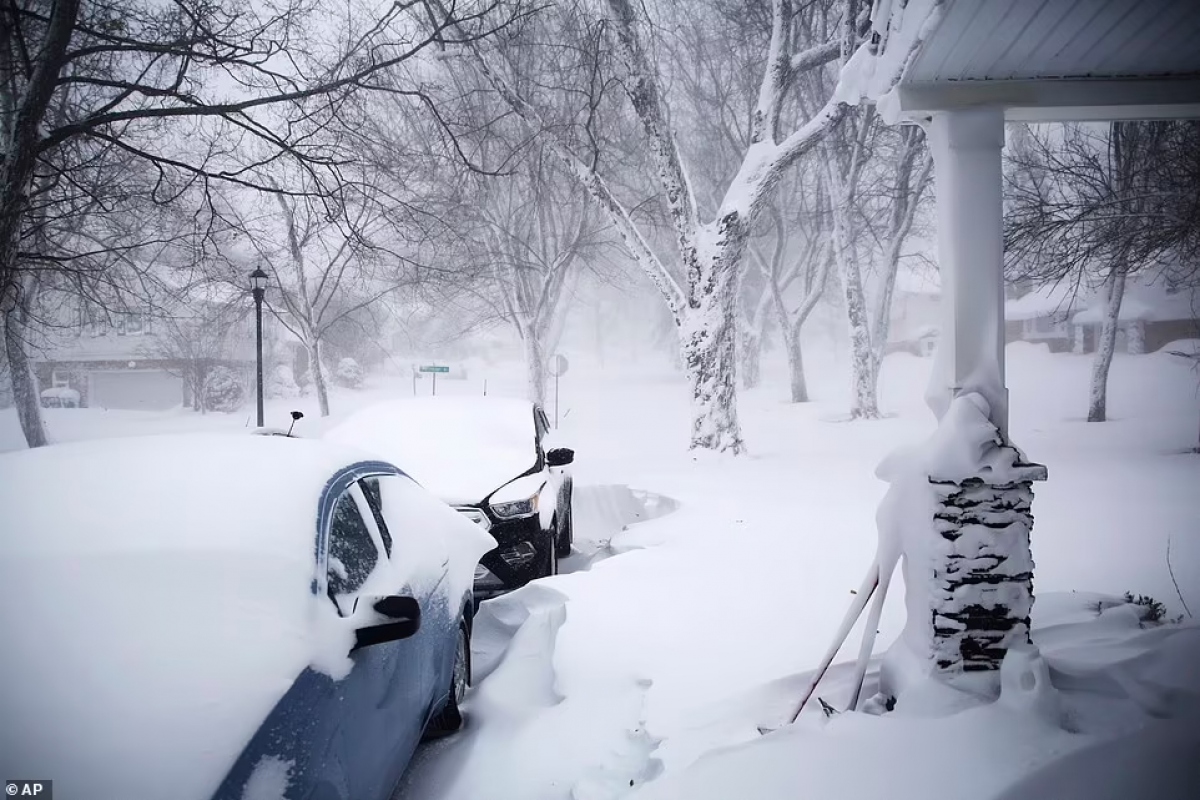 Hình ảnh bão tuyết kinh hoàng ở Mỹ làm hàng chục người thiệt mạng - Ảnh 12.