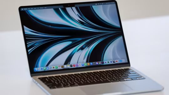 Apple chính thức sản xuất MacBook ở Việt Nam từ năm 2023 - Ảnh 1.