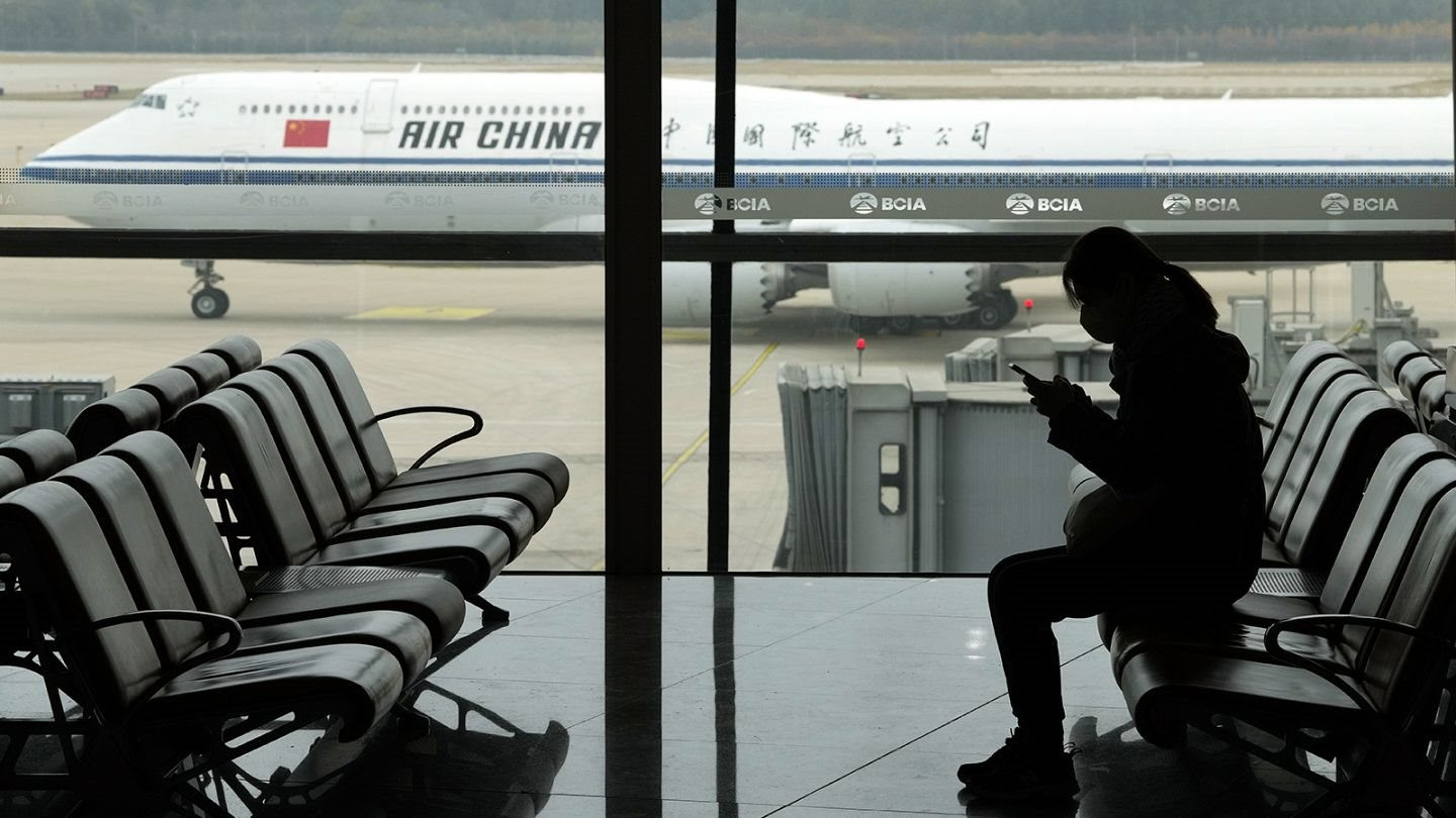 Bắc Kinh vừa mở cửa, Mỹ cân nhắc các biện pháp phòng dịch bắt buộc với du khách tới từ Trung Quốc - Ảnh 1.