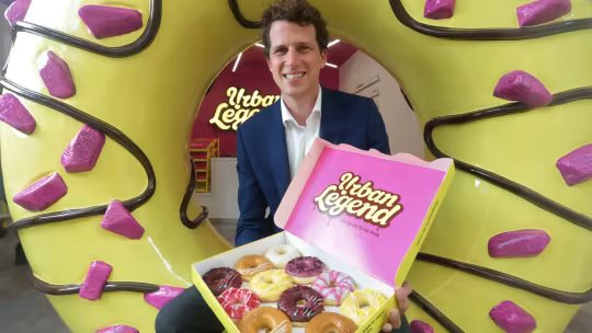 Một startup đồ ăn vặt lành mạnh tại Anh đang thách thức các thương hiệu lâu đời, từ Krispy Kreme đến Nutella - Ảnh 1.