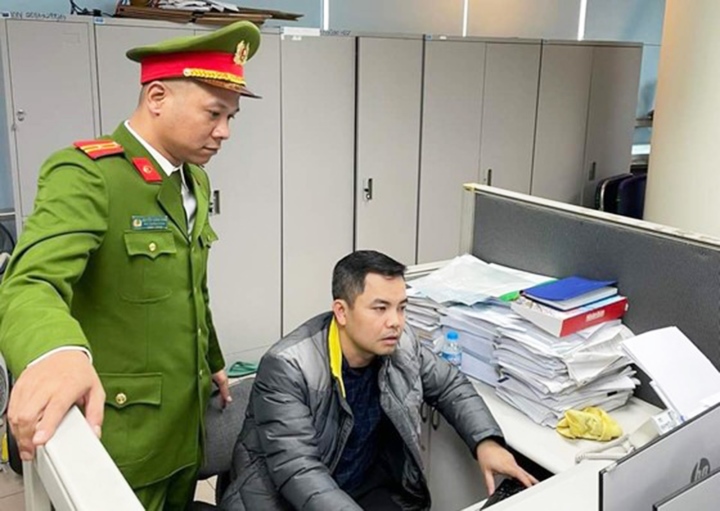 Công an khám xét Phòng kiểm định xe cơ giới, Cục Đăng kiểm Việt Nam - Ảnh 2.
