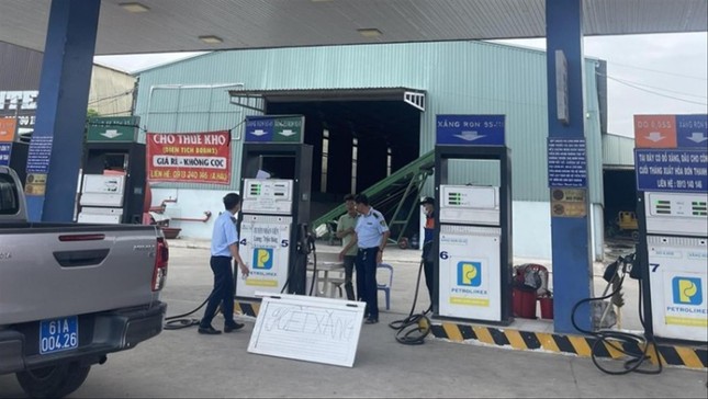 Kinh doanh xăng dầu: Chiêu trò phía sau những hợp đồng cấp phép - Ảnh 1. Kinh doanh xăng dầu: Chiêu trò phía sau những hợp đồng cấp phép - Ảnh 1.