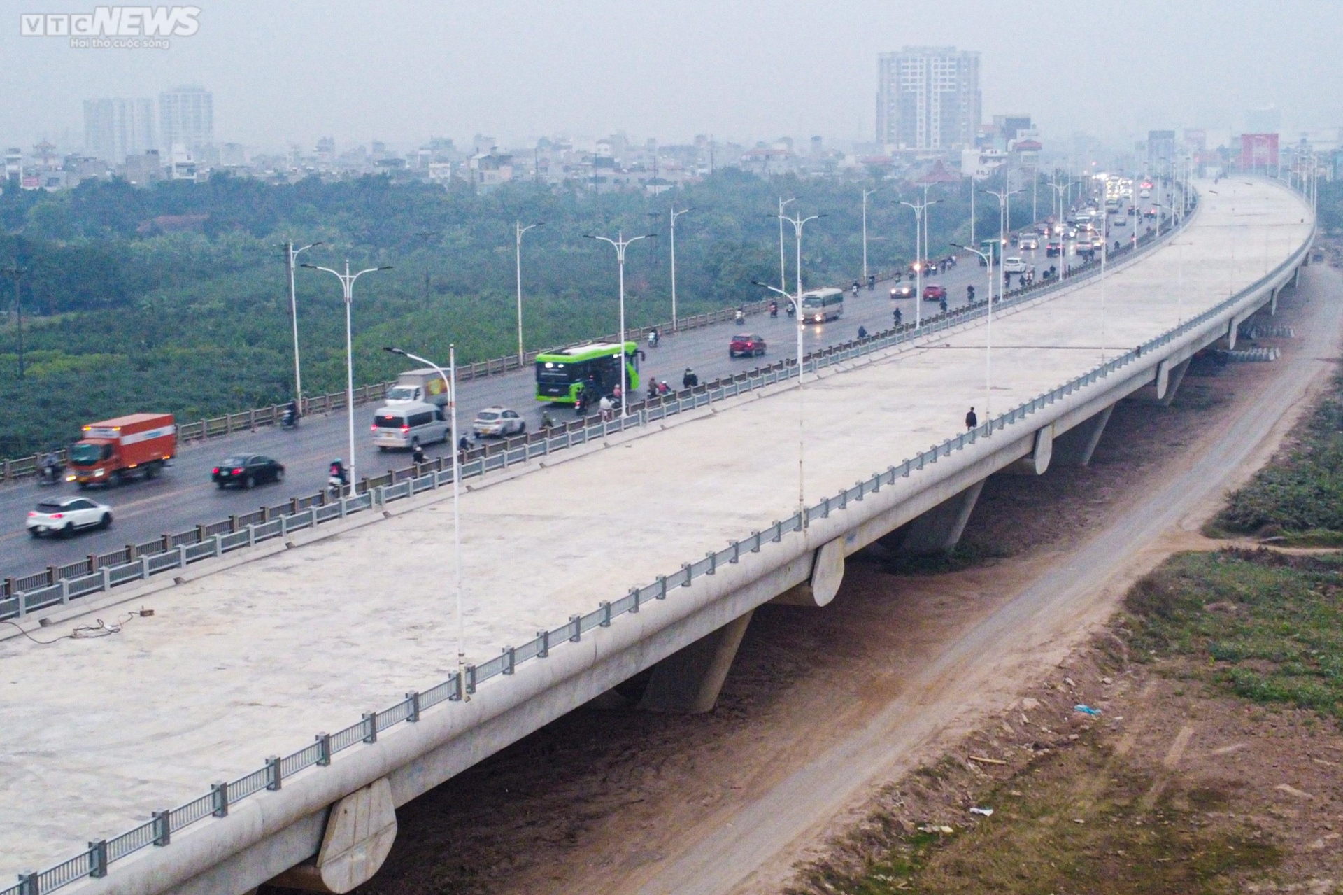 Toàn cảnh dự án cầu Vĩnh Tuy sắp hoàn thành nhìn từ trên cao - Ảnh 16.