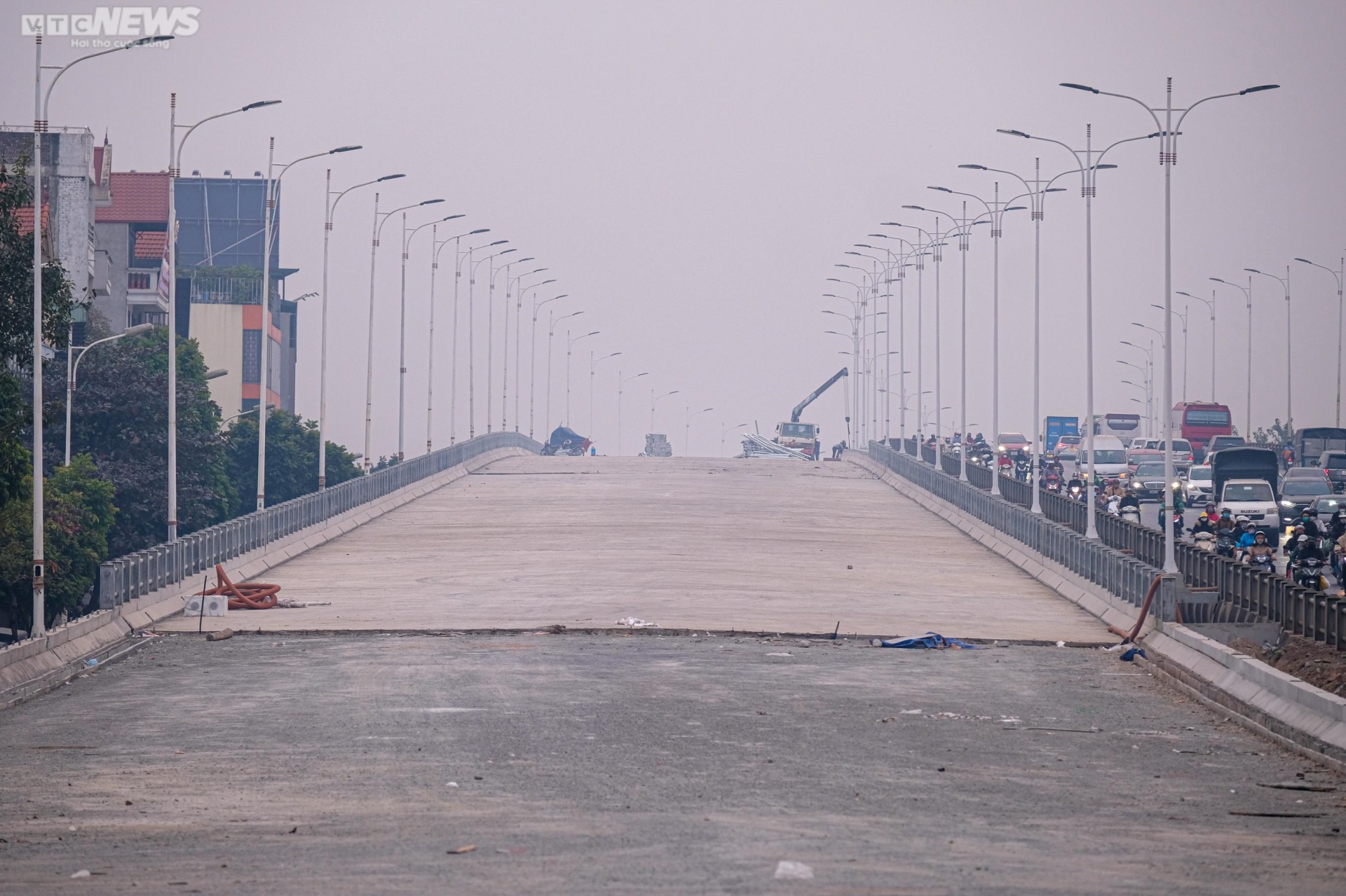 Toàn cảnh dự án cầu Vĩnh Tuy sắp hoàn thành nhìn từ trên cao - Ảnh 11.